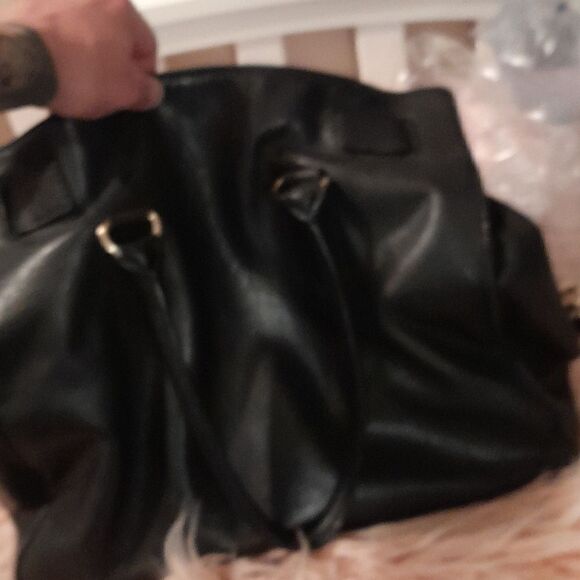 AUTHENTIC MICHAEL KORS BLACK LEATHER GOLD HARDWARE LOCK & KEY CHAIN SATCHEL BAG - Picture 13 of 17